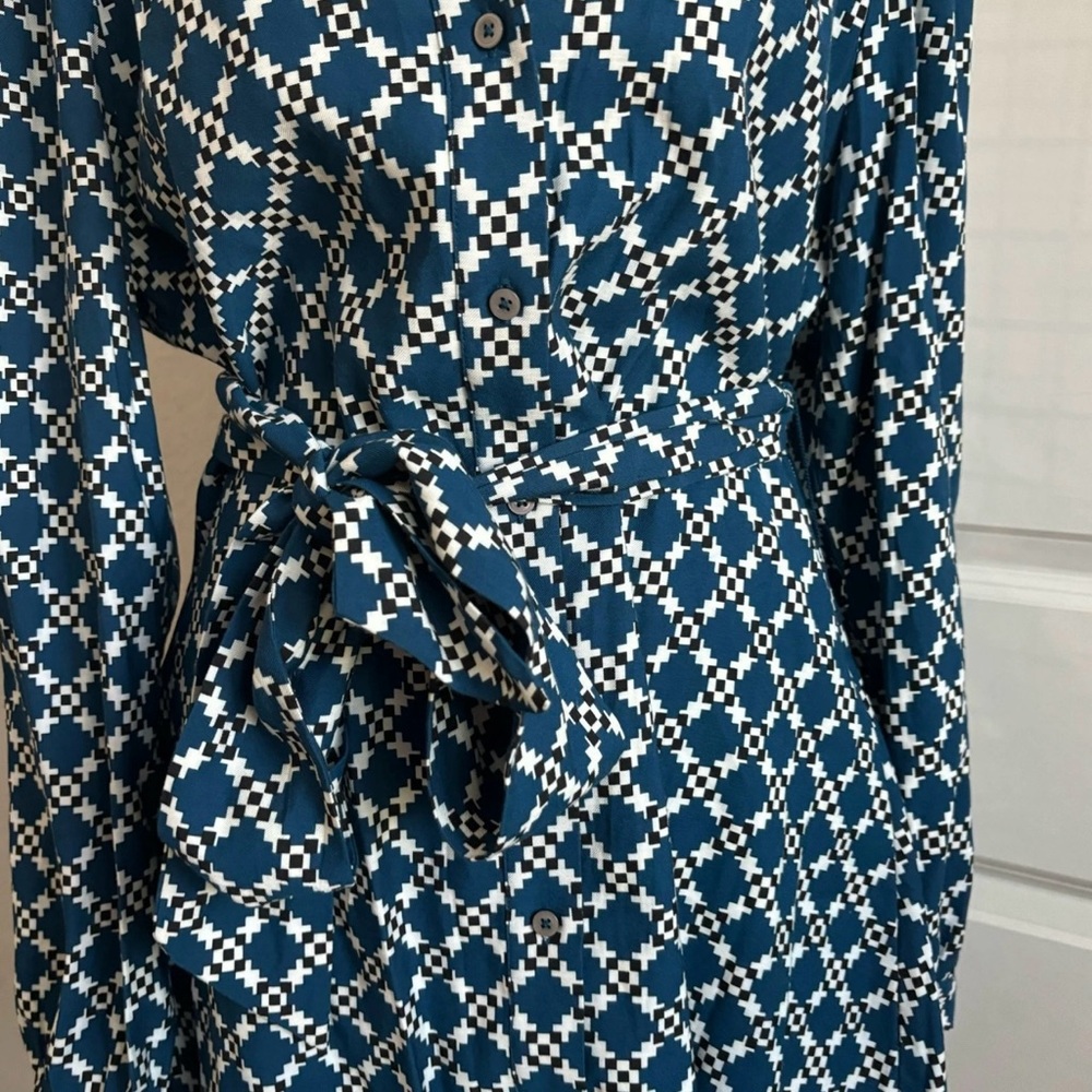 UNTUCKit Blue A-Line Wrap Dress with Bishop Sleeves - Picture 4 of 7